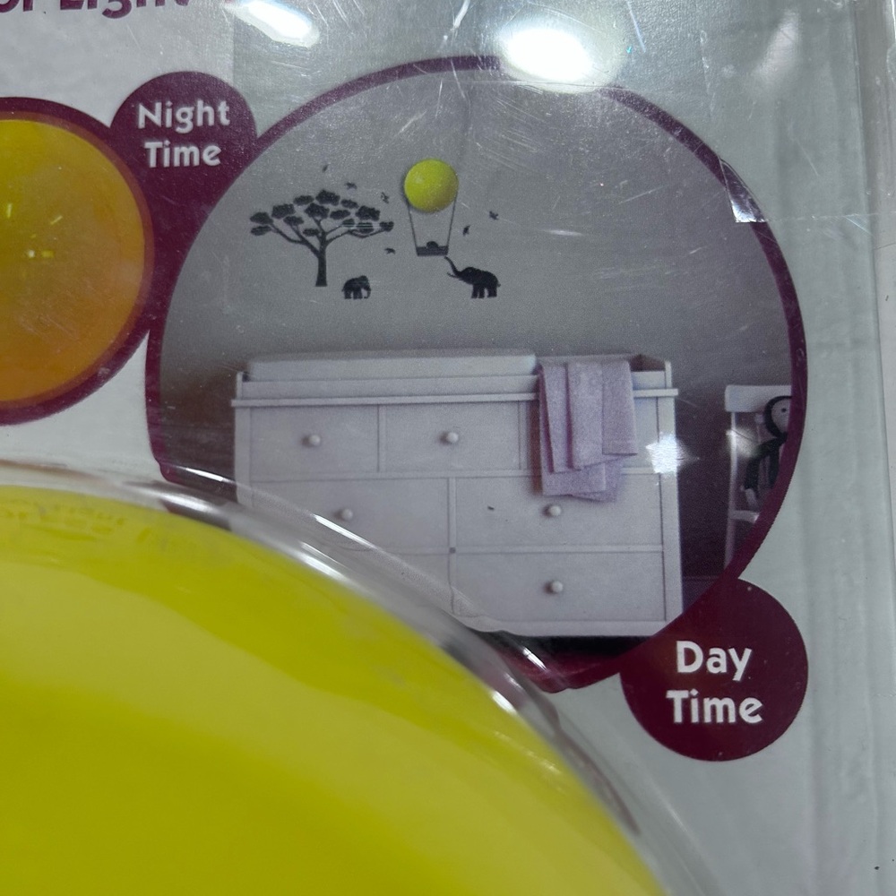 Baby Zoo Cordless LED Wall Decor‎ Light Auto Shut off with Wall Decal Included - Picture 5 of 9
